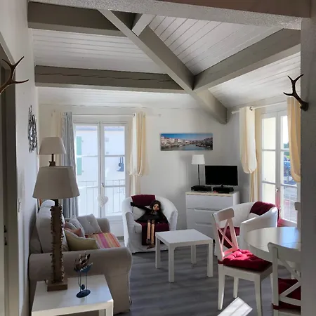 Elegant Close To The Port And The Market דירה