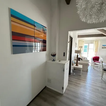 Elegant Close To The Port And The Market Saint-Martin-de-Ré