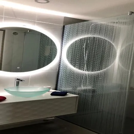 Elegant Close To The Port And The Market דירה